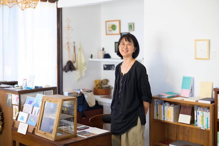 本と文具 図書室ふたつの月は東京へ移転いたします。